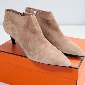 HERMÈS Brown Suede Kitten Heel Boots in Sz 37.5